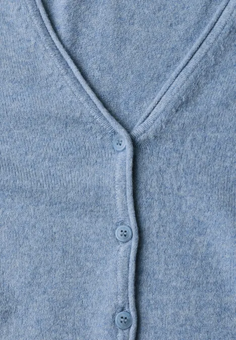 Cardigan à col en V et patte de boutonnage northern blue mel. Gilet tricoté bleu clair à col V avec rangée de boutons.