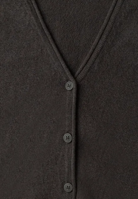 Cadigan met V-hals en knoopsluiting black coffee mel. Schwarzer Kurzcardigan mit V-Ausschnitt und drei Knöpfen, weiches Strickmaterial.