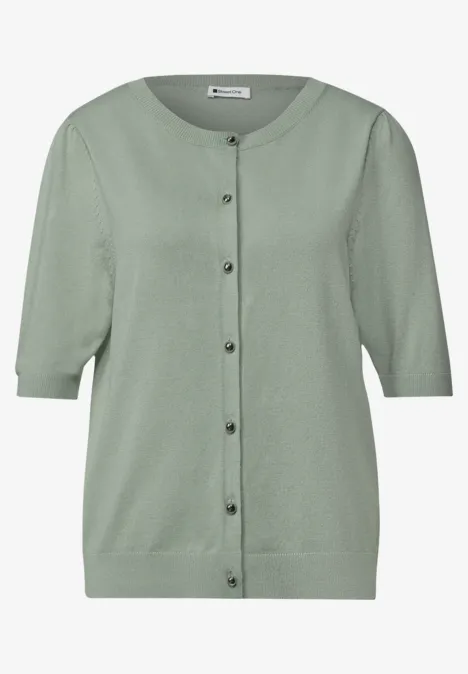 Lichtgroene gebreide cardigan met korte mouwen en knoopsluiting.