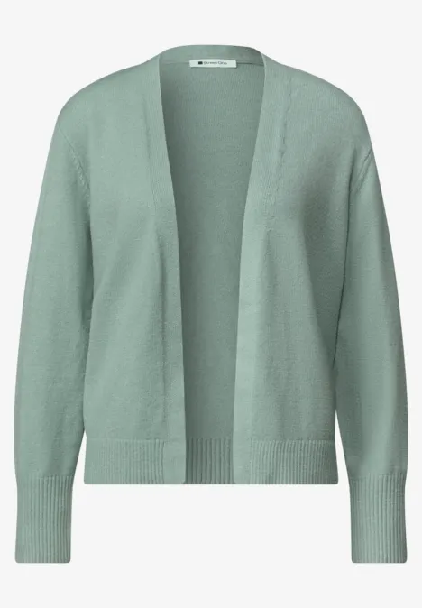 Gilet vert pour femme, ouvert, maille fine et manches raglan.