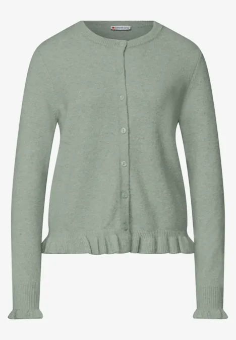 Leichter hellgrüner Damen-Cardigan mit Knopfleiste und Rüschen am Saum und Ärmelabschluss.