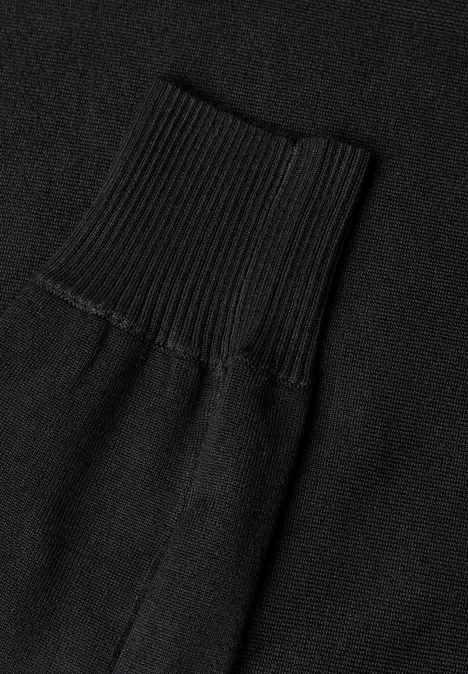 Offener Cardigan in Unifarbe Black Schwarzer Strick-Sneaker mit hohem Schaft und geripptem Knöchelbund.