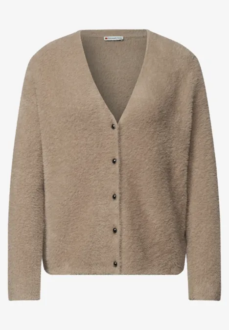 Beige Kuschel-Cardigan mit V-Ausschnitt und Knopfleiste.