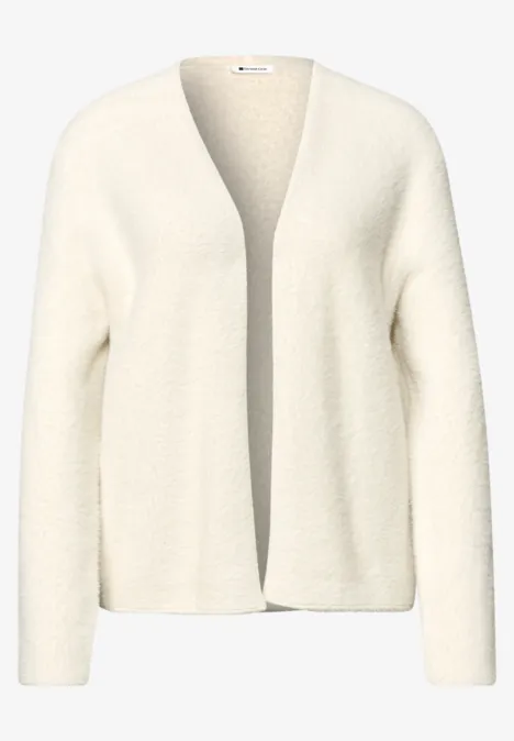 Cardigan femme écru en maille douce, coupe ouverte et col en V.
