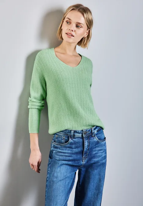 Kuscheliger V-Neck Pullover milky green mel.