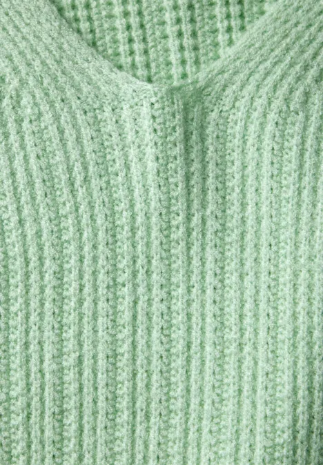 Kuscheliger V-Neck Pullover milky green mel.