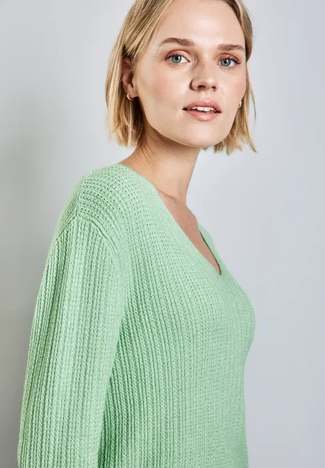 Kuscheliger V-Neck Pullover milky green mel.