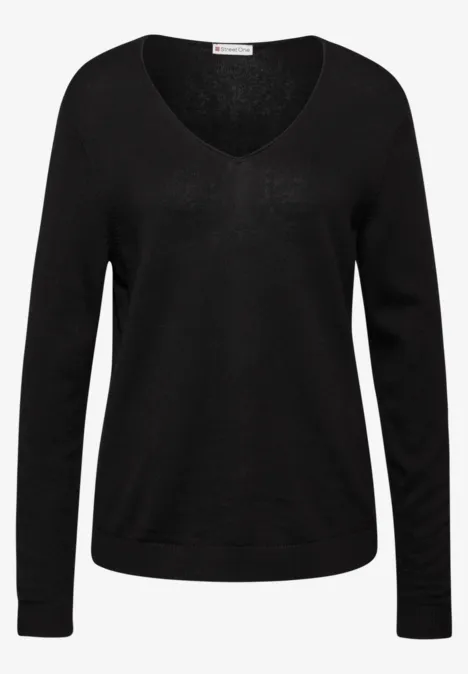 V-Neck Pullover Black V-Neck Pullover Black