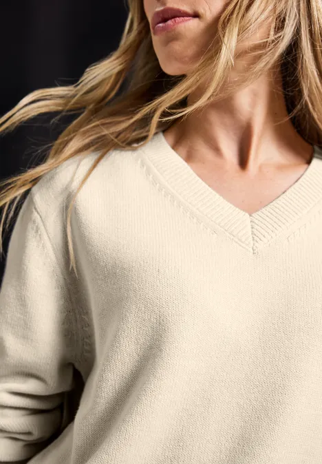 V-Neck Pullover tusk cream