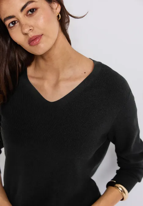 Pull basique à col en V Black