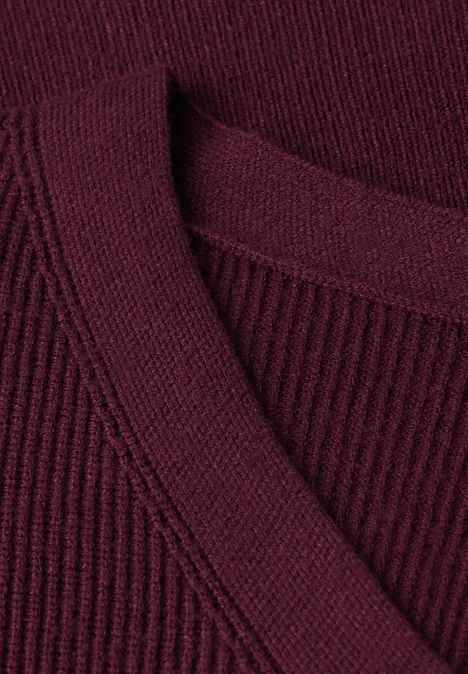 Basic V-Neck Pullover wildberry red