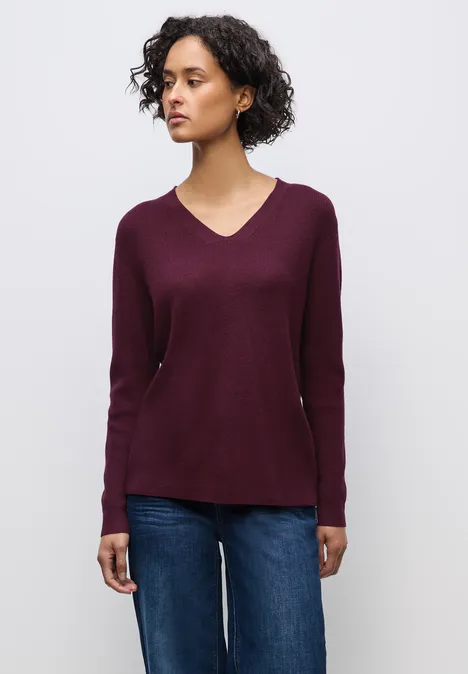 Basic V-Neck Pullover wildberry red
