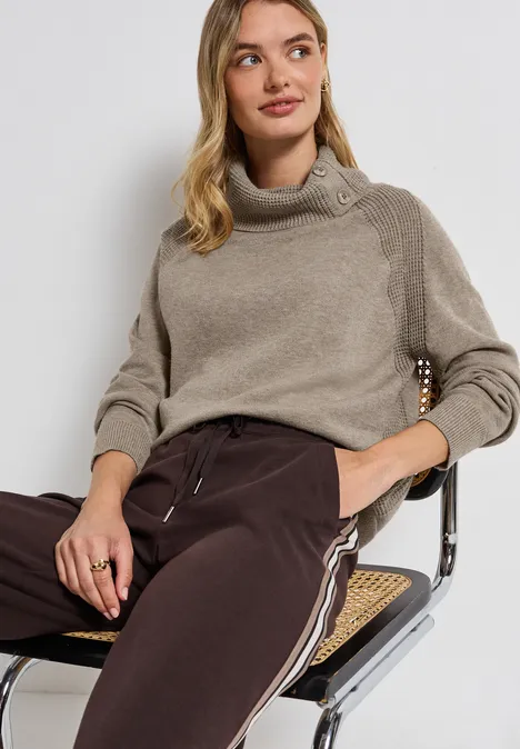 Pullover mit Stehkragen mocha dream mel.