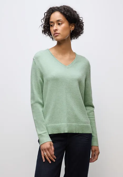 Kuscheliger V-Neck Pullover serene green mel.