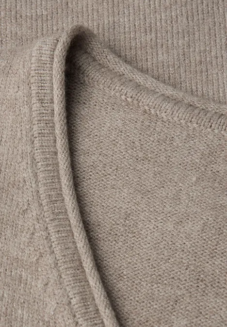 Kuscheliger V-Neck Pullover mocha dream mel.