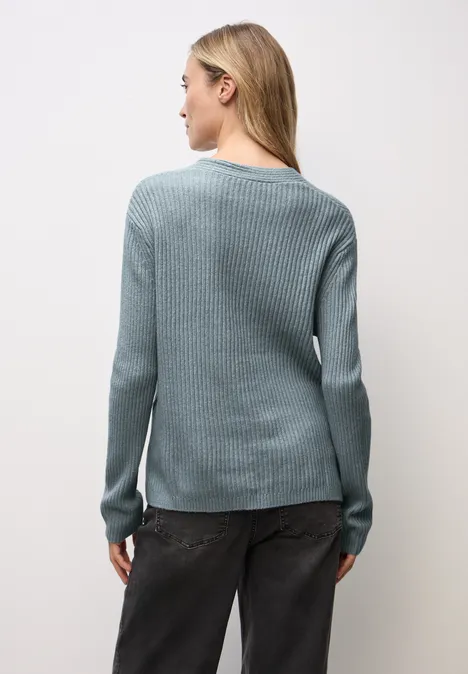 Strukturalny sweter z dekoltem w szpic nile blue mel.