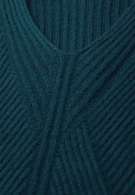 Strukturalny sweter z dekoltem w szpic tide blue