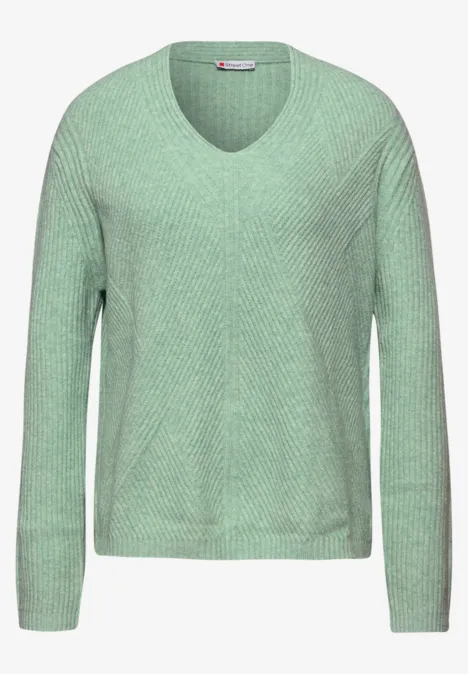 Strukturalny sweter z dekoltem w szpic serene green mel.