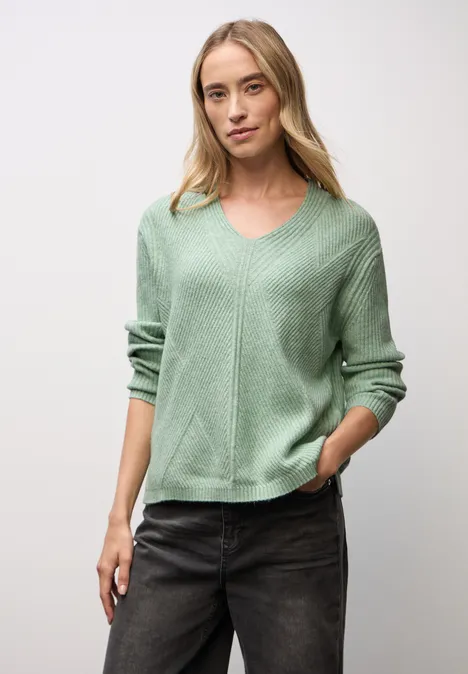 Strukturalny sweter z dekoltem w szpic serene green mel.