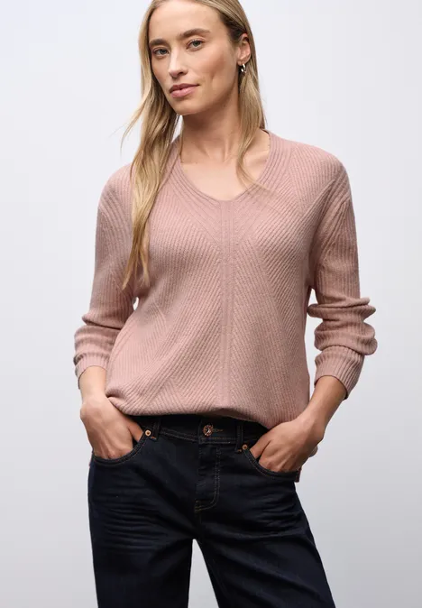 Strukturalny sweter z dekoltem w szpic faded rose mel.