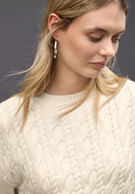 Pullover mit Zopfmuster soft beige Pullover mit Zopfmuster soft beige