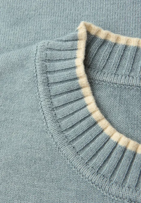 Trui met contrasterende details nile blue mel. Trui met contrasterende details nile blue mel.