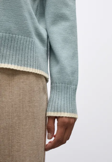 Trui met contrasterende details nile blue mel. Trui met contrasterende details nile blue mel.