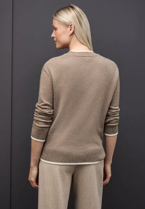 Trui met contrasterende details silk brown mel. Trui met contrasterende details silk brown mel.