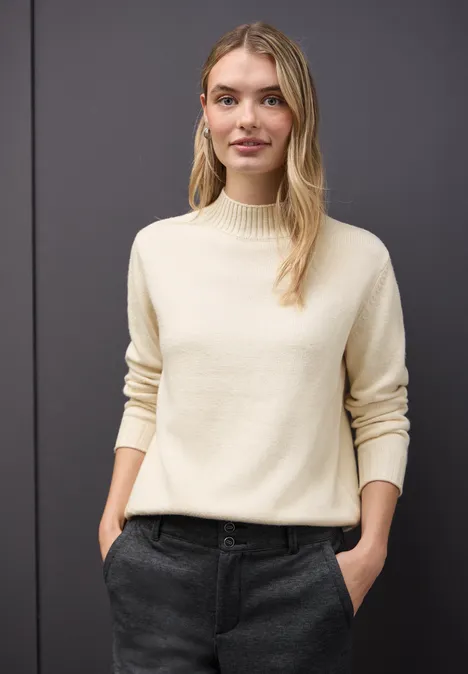Basic Turtleneck Pullover soft beige