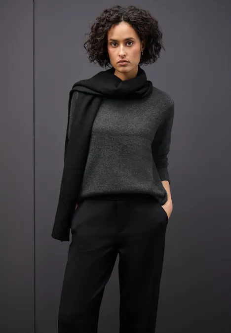 Trui met ronde hals gravel grey mel.