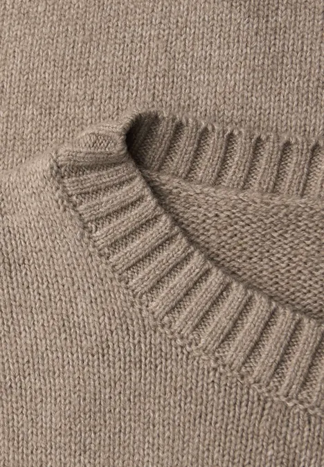Trui met ronde hals mocha glow mel.