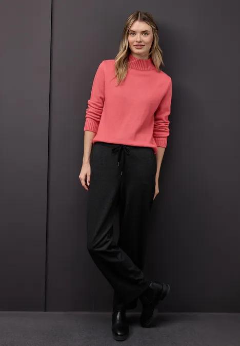 Trui met tape details striking coral mel.