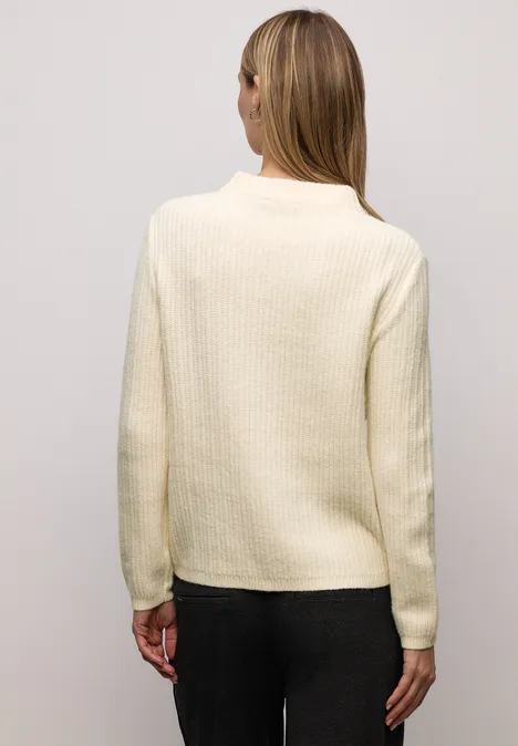 Trui met structuur soft beige Trui met structuur soft beige