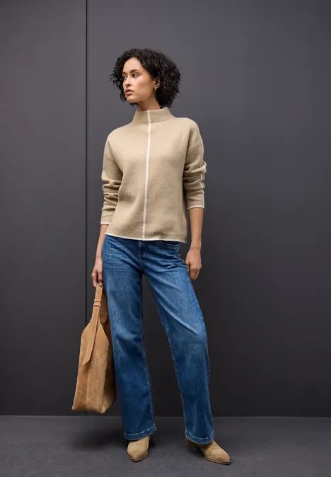 Trui met contrasterende details sanded beige mel.