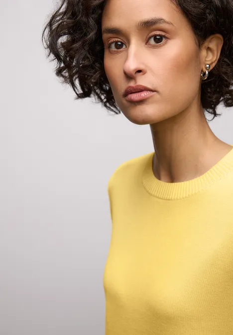 Basistrui bloom yellow