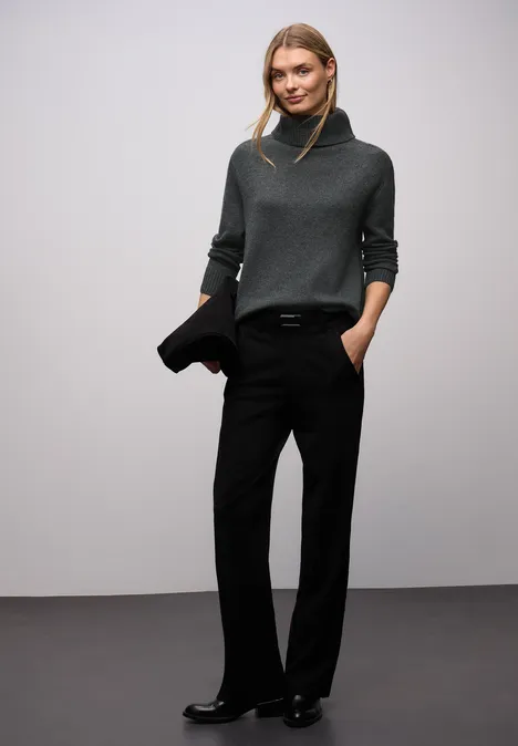 Doux pull à col roulé gravel grey mel. Doux pull à col roulé gravel grey mel.