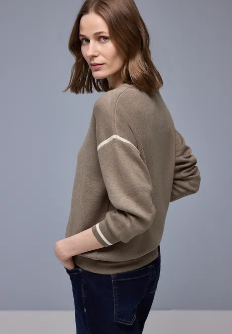 Trui met contrasterende details light terra mocha mel.
