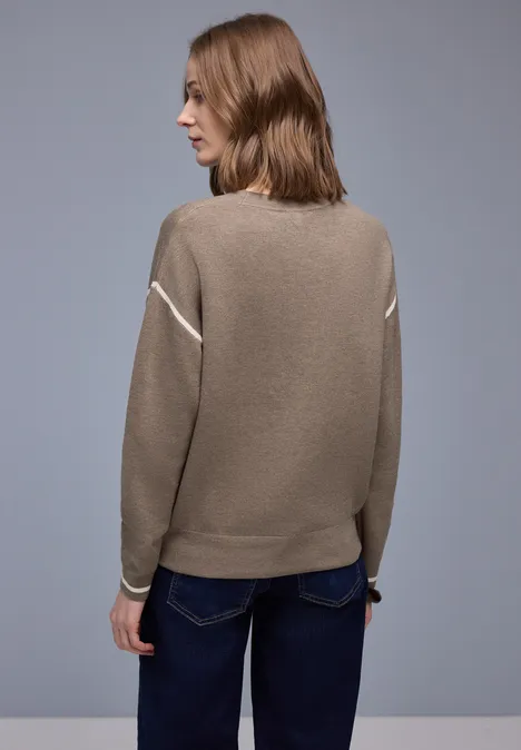 Trui met contrasterende details light terra mocha mel.