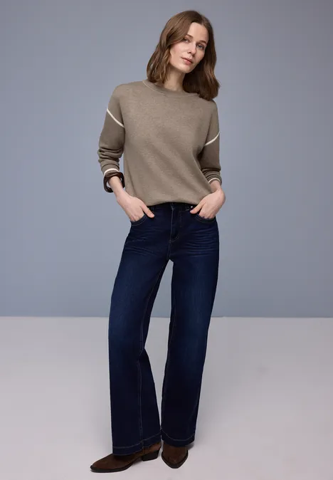 Trui met contrasterende details light terra mocha mel.