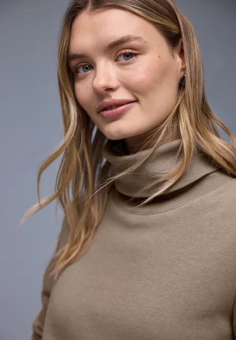 Trui in effen kleur light terra mocha Trui in effen kleur light terra mocha