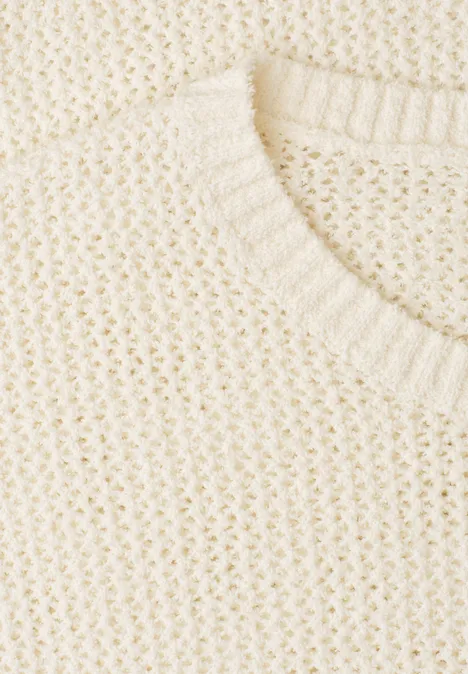 Cremeweißer grobgestrickter Pullover mit Rundhalsausschnitt