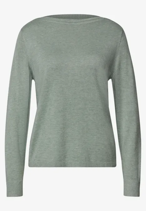 Eenvoudige trui met boothals eucalyptus green mel. Ein schlichter, hellgrüner Damenpullover mit Rundhalsausschnitt und langen Ärmeln.