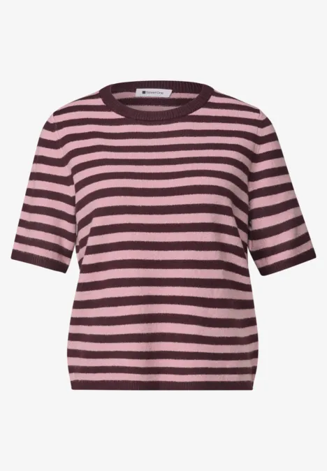 T-shirt met korte mouwen, ronde hals en strepen rustic rouge mel. Kurzärmliges Strickoberteil mit rosa und dunkelbraunen Querstreifen.