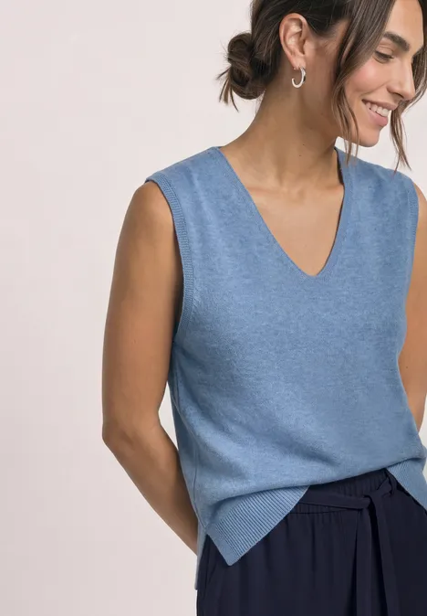 V-hals trui in effen kleur northern blue mel. V-hals trui in effen kleur northern blue mel.