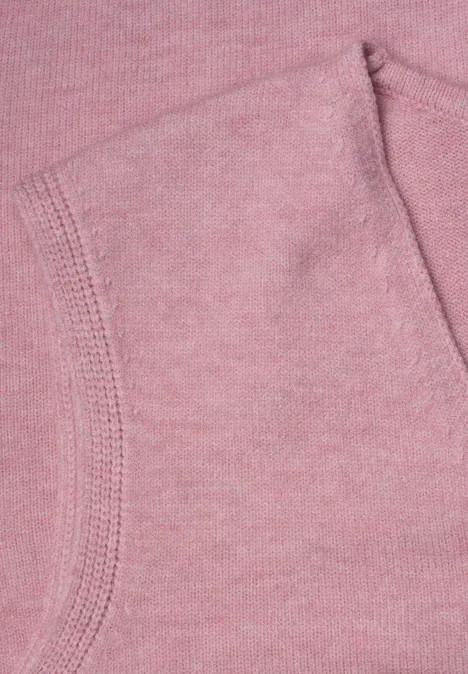 Pullunder mit V-Neck in Unifarbe vintage blush mel. Nahaufnahme eines rosafarbenen Stoffs mit sichtbarer Naht, vermutlich Teil eines Kapuzenpullovers.