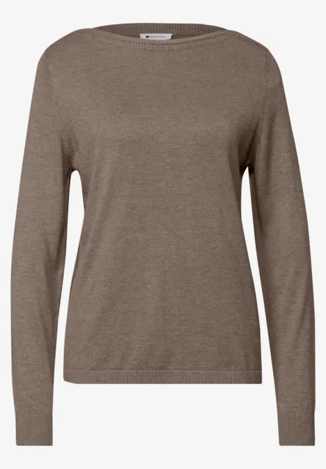 Brauner Damenpullover mit Rundhalsausschnitt und langen Ärmeln.