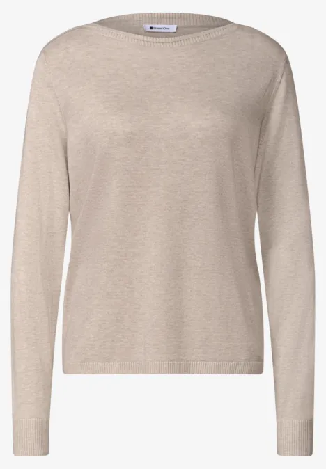 Eenvoudige trui met boothals clay sand mel. Schlichter beiger Feinstrickpullover mit Rundhalsausschnitt und langen Ärmeln.