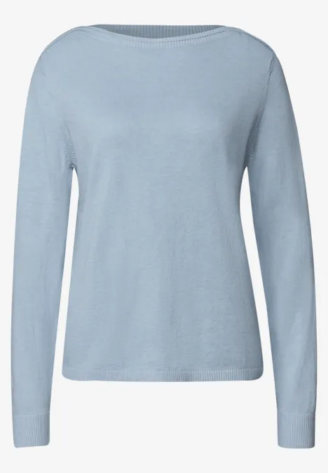 Eenvoudige trui met boothals pale blue mel. Lichtblauwe, lichte trui met lange mouwen en brede ronde hals.