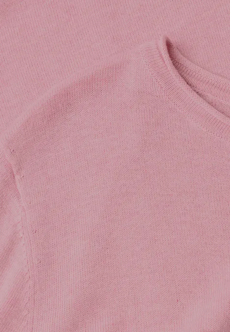 Rosa Strickoberteil mit Rundhalsausschnitt und weicher Textur.