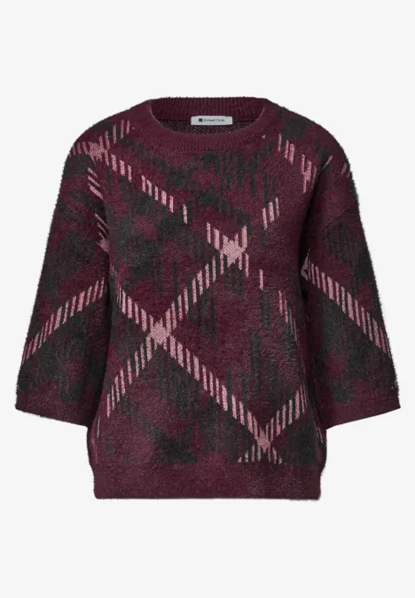 Bordeauxroze trui met roze-zwart geometrisch patroon, driekwartmouwen en ronde hals.